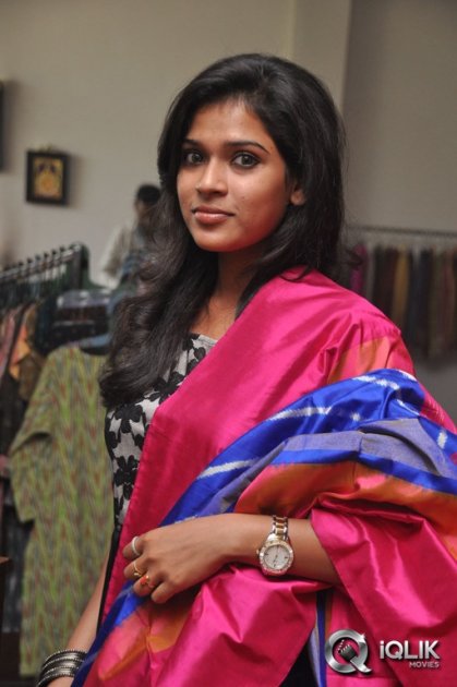 Bhargavi-Launches-Pochampally-Ikat-art-Mela